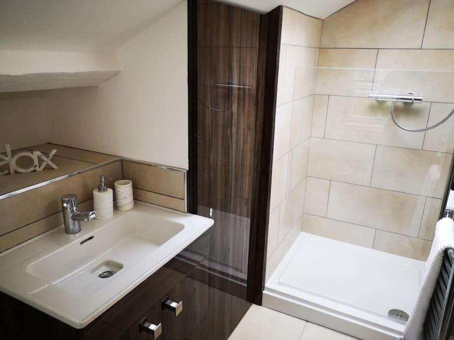 Welcoming Luxury In A Grade II Listed Building Apartment Chester Exterior photo
